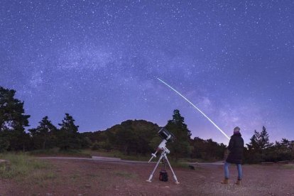 Primera sesión post COVID-19 desde el Mirador Astronómico de Sant Roc, con un láser verde.