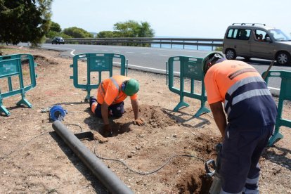 Imagen de archivo de una actuación de la Brigada de Intervención Rápida en Cala Romana de Tarragona.