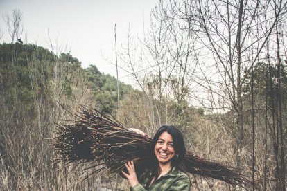 La mestra cistellera Anna Sínia, que impartirà el curs.