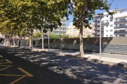 Imagen del solar de Carles Buigas donde se construirán los apartamentos.