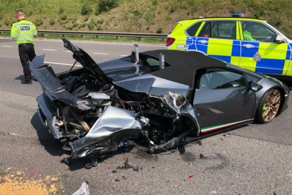 Imatge del Lamborghini després de l'accident.