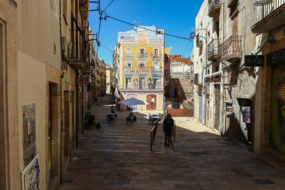 La Plaça dels Sedassos, on ahir es va iniciar la baralla entre el policia local fora de servei i els ocupes que intentaven robar a un individu