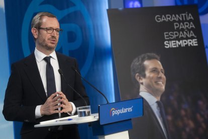 El vicesecretari d'Organització del PP, Javier Maroto, en roda de premsa al carrer Génova