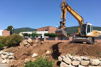 La caldera de biomassa s'instal·larà a Alcover anirà ubicada al carrer del Molí.