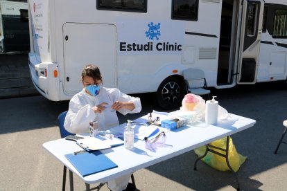 Plano general del punto de atención para voluntarios del ensayo clínico sobre la covid-19 liderado por Oriol Mitjà, en el Camp Nou.