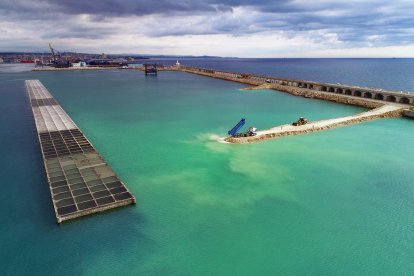 Imagen de la construcción del muelle.