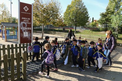 Infants de P4 de l'Alberich i Casas, ahir al parc del Trenet.