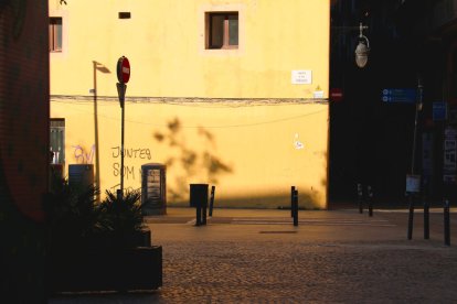 Inici d'un dels extrems del carrer conegut com a Robadors, punt d'exercici d'algunes treballadores sexuals, buit el 24/04/2020