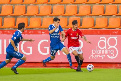 Joan Oriol, durante el Nàstic-Badalona.