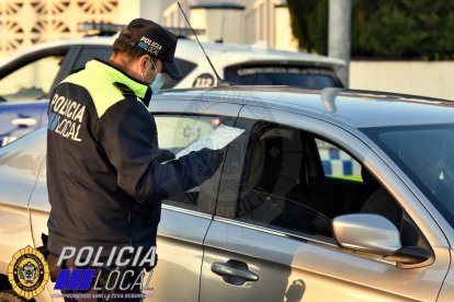 Imagen de un control policial en el Vendrell.