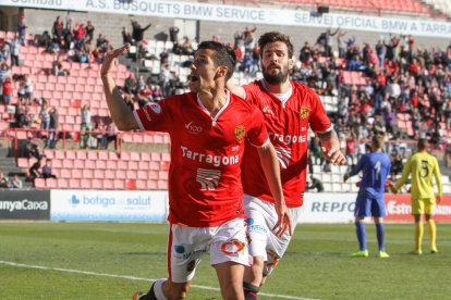 Rayco i De la Espada celebren efusivament un dels gols que el Nàstic va marcar al Villarreal B el 4 de gener del 2015.