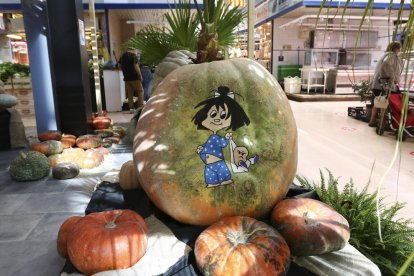 La exposición de calabazas gigantes en el Mercat Central.