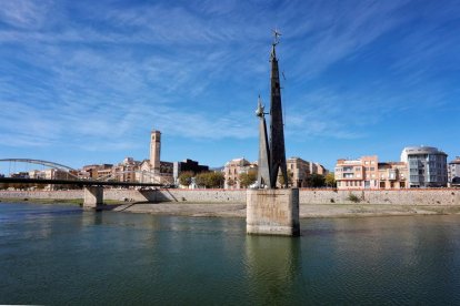 Aspecto del monumento franquesta dedicado a la batalla del?Ebre en Tortoa.