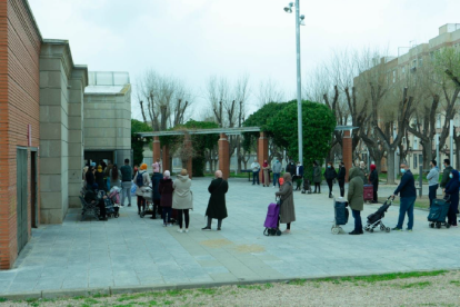 La ONG ha entregado más de 90 bolsas con comida a las familias más desfavorecidas.