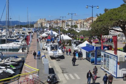 Vista aérea de la edición del 2019 de la Feria Marítima de la Costa Daurada en el puerto de Cambrils.