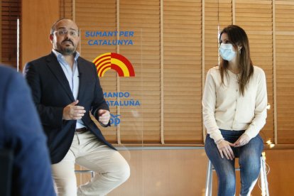 Lorena Roldán amb Alejandro Fernández.