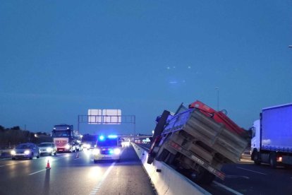 Imagen de uno de los camiones accidentados.