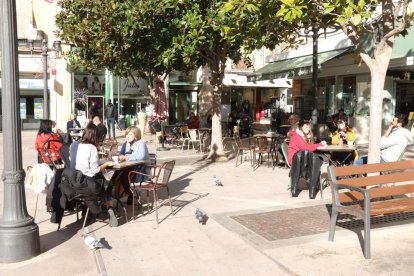 Una terraza en la plaza Verdaguer de Tarragona.