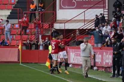 Gerard Oliva i Marc Trilles celebrant el gol.