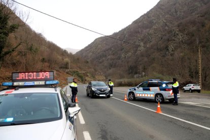 Un control de mobilitat dels Mossos d'Esquadra a escassos metres de la frontera amb França, a l'Aran