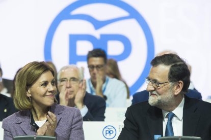 El expresidente del PP, Mariano Rajoy, con Maria Dolores de Cospedal en 2017.