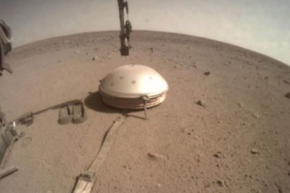 Imatge del mòdul d'aterratge InSight de la NASA en Mart.