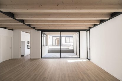 Interior de una de las viviendas del edificio rehabilitado en la calle Comte de Tarragona.