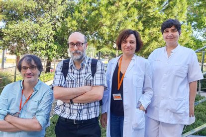 Equip d'investigadors de l'IDIBELL. D'esquerra a dreta Jordi Bruna, Antonio Rodríguez-Fornells, Marta Simó i Àngels Pera.