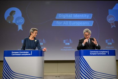 La vicepresidenta de la Comissió Europea, Margrethe Vestageri el comissari de Mercat Interior, Thierry Breton.