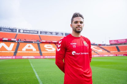 El delantero del Nàstic Fran Carbia en el Nou Estadi, lugar donde quiere seguir luchando, aportando y marcando goles que sirvan para ayudar al equipo.