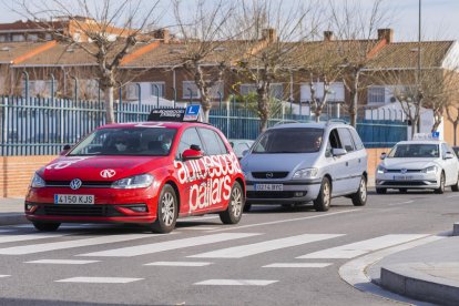 En cada tanda s'examinen 120 alumnes a Tarragona, amb una dotzena d'examinadors disponibles.