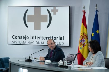 La ministra de Sanidad, Carolina Darias, y el ministro de Política Territorial, Miquel Iceta, en rueda de prensa en Madrid.