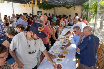 Una imatge d'arxiu d'un vermut popular a Mas Carpa.