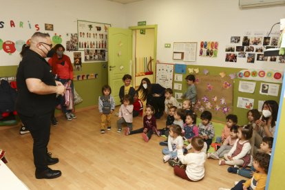 Josep Lluís Rius explicó el relato en el Jardín de Infancia L'Estel.