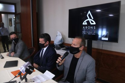 El presidente de Arons, Eduardo Abenojar, el secretario general de la Fecasarm, Joaquim Boadas, y el secretario de Arons, Germán Rueda, durante la presentación.