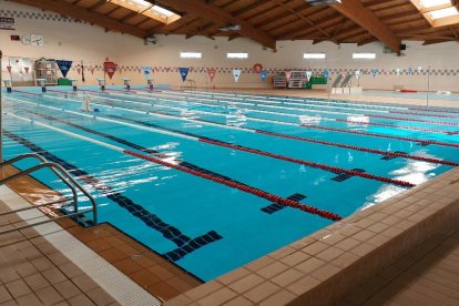 Imagen de la piscina del Palau Municipal d'Esports de Cambrils.