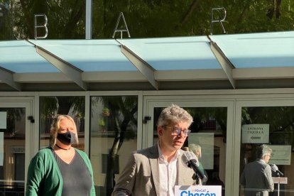 Montse Caelles i Marc Arza, en l'acte de campanya ahir a Reus.