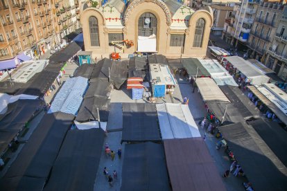 La instalación de la pérgola tendrá en cuenta las terrazas de bares y las paradas del mercadillo.