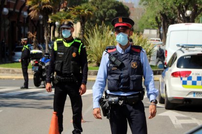 Dos agents de Mossos i Guàrdia Urbana de Tarragona al barri de la Granja en el marc del nou pla integral de seguretat.