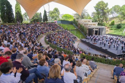 L'obertura de les zones tocant els laterals va permetre passar de 800 persones a gairebé 900.