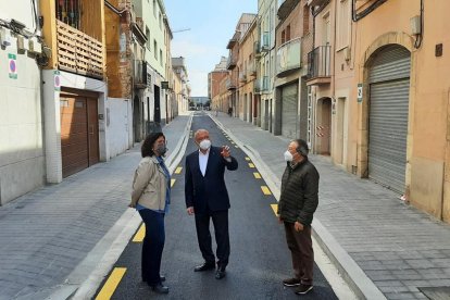 El alcalde de Reus, Carles Pellicer; la concejala de Urbanismo,