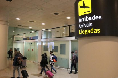 Imatge de la zona d'arribades de l'aeroport del Prat, a Barcelona.