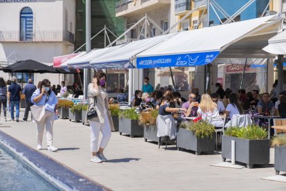 La presencia de gente a las terrazas fue una imagen habitual este fin de semana a Tarragona.