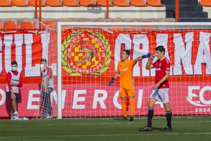 Gonzi da instrucciones durante el Nàstic-Llagostera.