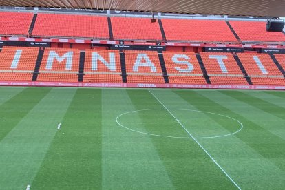 El Nou Estadi, antes del partido.