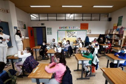 La iniciativa s'aplicarà a una vintena de centres educatius de secundària i equipaments cívics en els pròxims dos anys