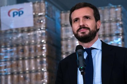 El president del PP, Pablo Casado, al Banc dels Aliments de Reus el 27 de novembre de 2020