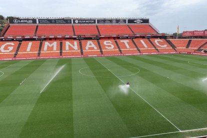 El Nou Estadi, antes del duelo.