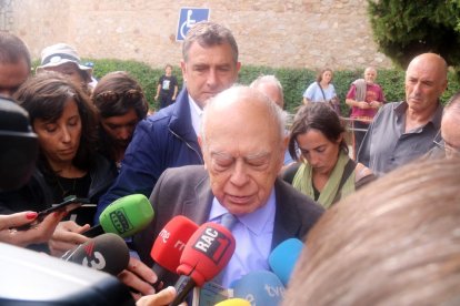 Primer plano de Jordi Pujol a la salida del Tanatorio de las Corts el 7 de octubre del 2018.