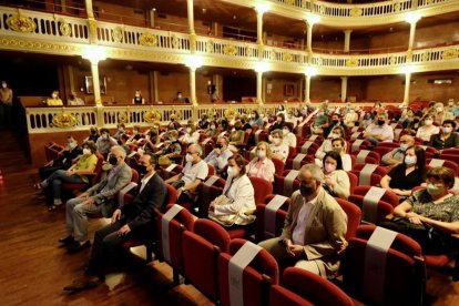 Una sesentena de docentes han participado en este acto de reconocimiento.